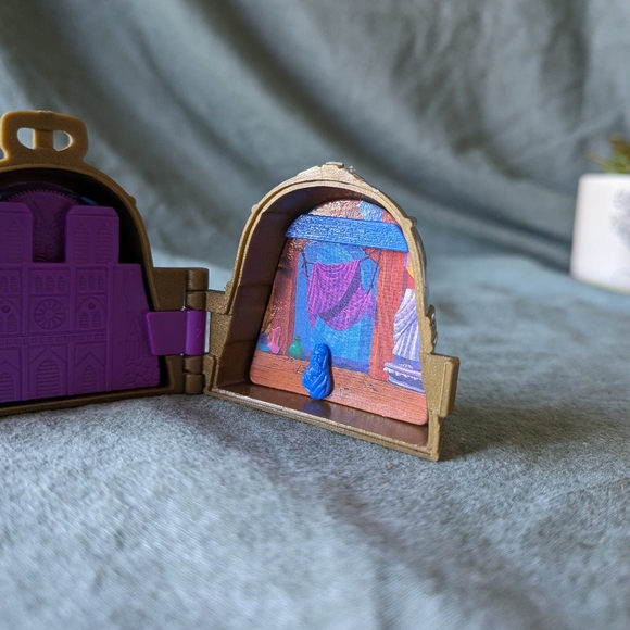Vintage Polly Pocket Hunchback Of Notre Dame Disney Locket Once Upon A Time Bell - Picture 8 of 12